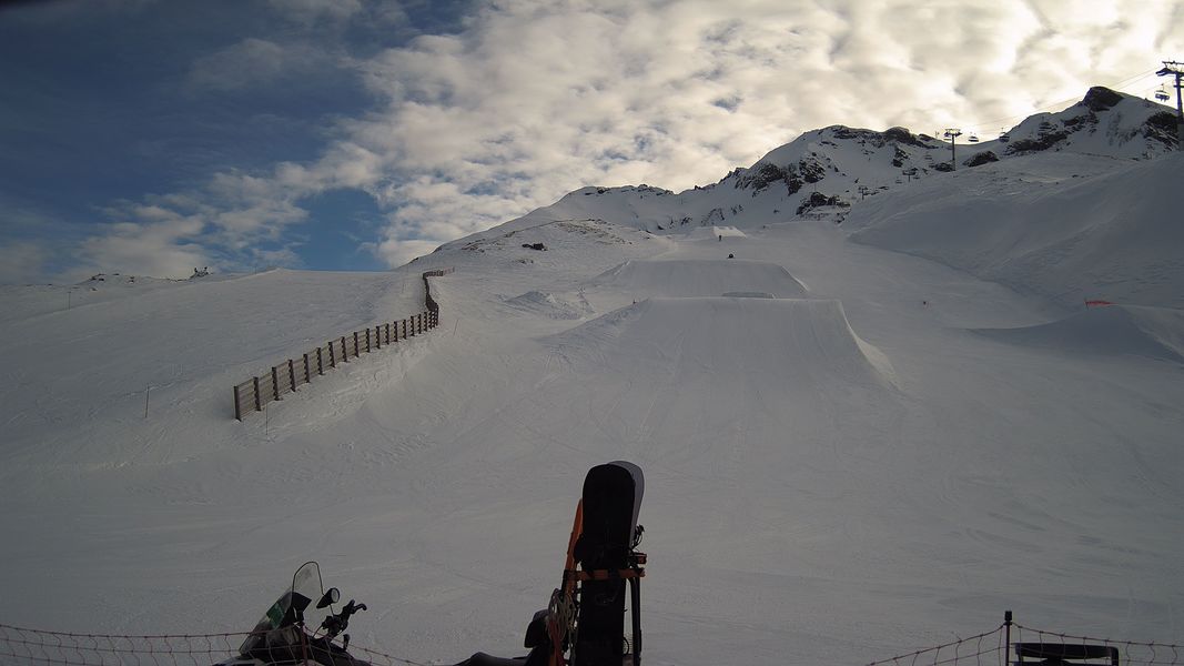 découvrez en temps réel les images des pistes de ski et de l'ambiance à avoriaz grâce à notre webcam dédiée. profitez de la beauté des paysages alpin et planifiez votre journée de ski avec les dernières conditions météorologiques.