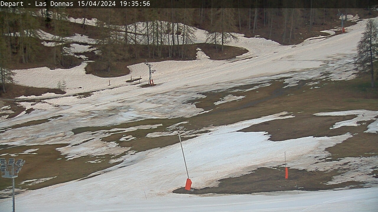 découvrez la vue en temps réel d'isola 2000 grâce à notre webcam directe. profitez des paysages enneigés, des conditions de ski et des animations de cette magnifique station de ski. restez informé des meilleures journées pour dévaler les pistes !