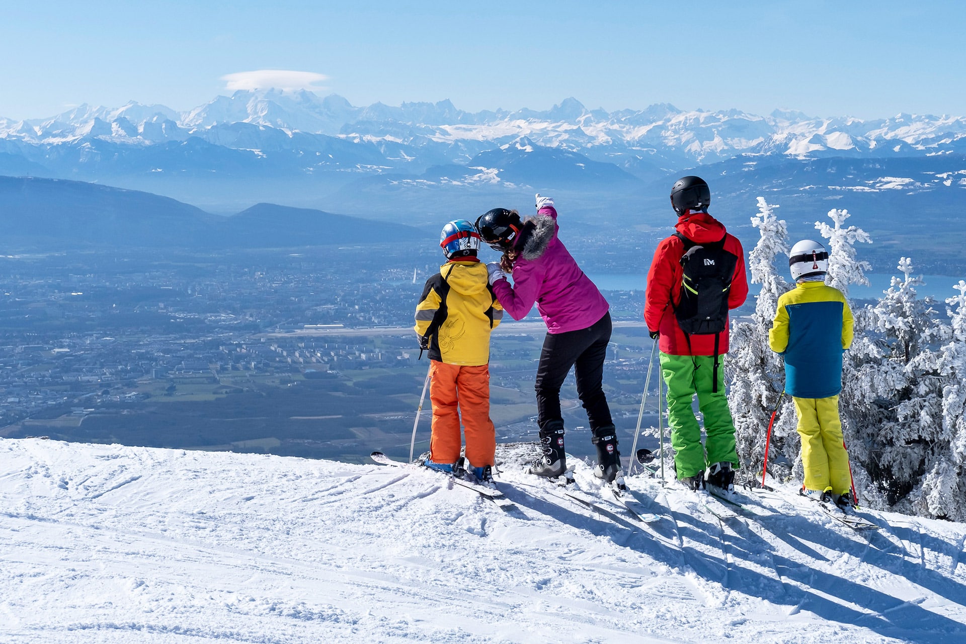 découvrez en temps réel les paysages magnifiques du lioran grâce à notre webcam. profitez d'une vue imprenable sur les pistes de ski, la nature environnante et les activités en plein air. ne manquez rien de l'animation du lioran, que vous soyez sur place ou à distance.