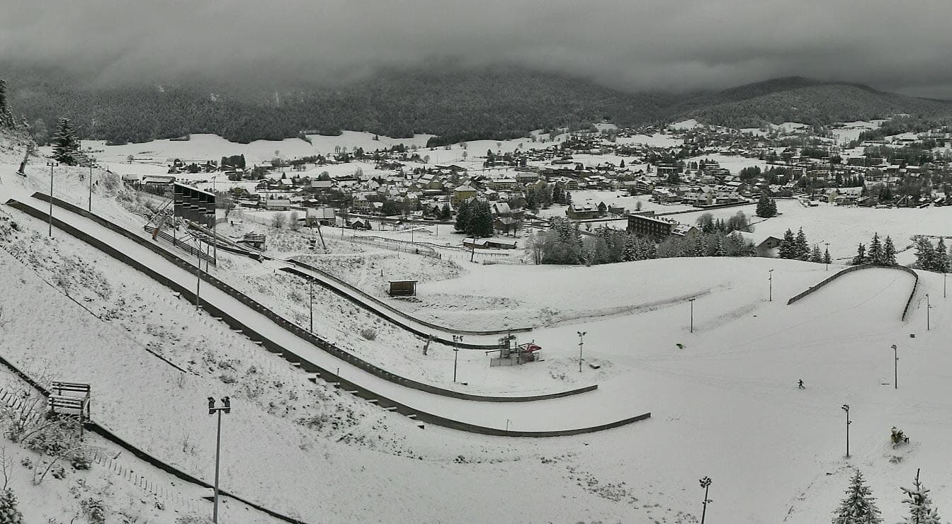 découvrez la webcam d'autrans, une plateforme idéale pour suivre en temps réel les conditions météorologiques et les activités en plein air dans cette charmante station de ski des alpes françaises.