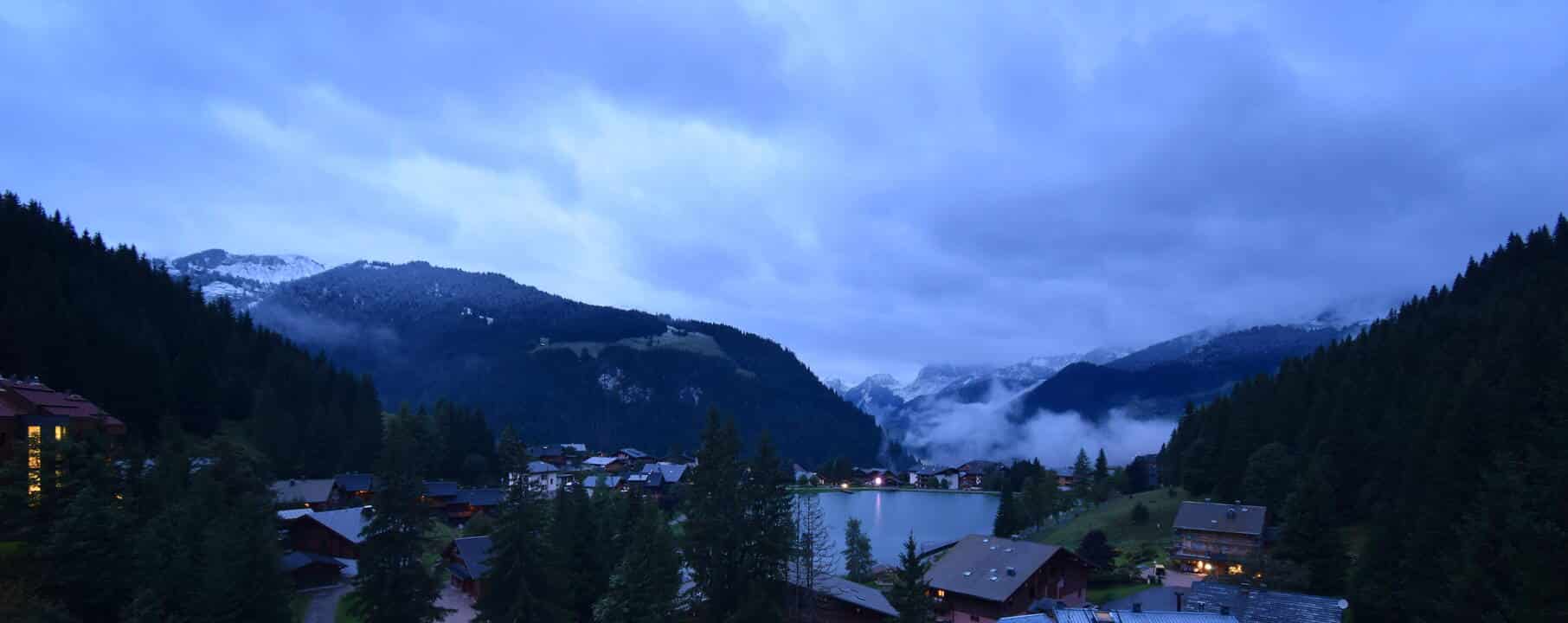 découvrez la vue imprenable sur châtel grâce à notre webcam en direct. suivez l'évolution des conditions météorologiques, admirez les paysages alpins et planifiez votre prochain séjour dans cette station de ski pittoresque.