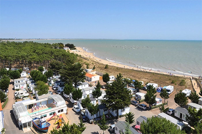 découvrez la webcam en direct de tranche-sur-mer, une station balnéaire charmante de la vendée. observez les paysages côtiers, les activités de plage et les conditions météorologiques en temps réel. parfait pour planifier votre visite ou simplement profiter de la beauté de cette région.