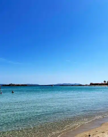 découvrez la webcam du lavandou, un outil idéal pour admirer en direct la beauté des plages et des paysages varois. profitez des images en temps réel et planifiez votre visite au cœur de la côte d'azur.