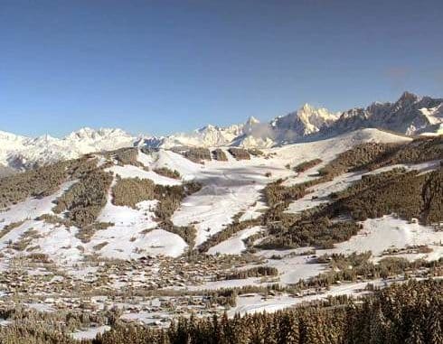 découvrez en temps réel la beauté de megève grâce à notre webcam. admirez les paysages enneigés, les activités de montagne et l'ambiance unique de cette célèbre station de ski française. restez informé des conditions météorologiques et des événements sur place avec notre streaming en direct.