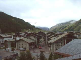 découvrez en temps réel les conditions de ski à val d'isère grâce à notre webcam. profitez de vues panoramiques de la station, des pistes et des paysages enneigés pour planifier votre prochaine aventure en montagne.