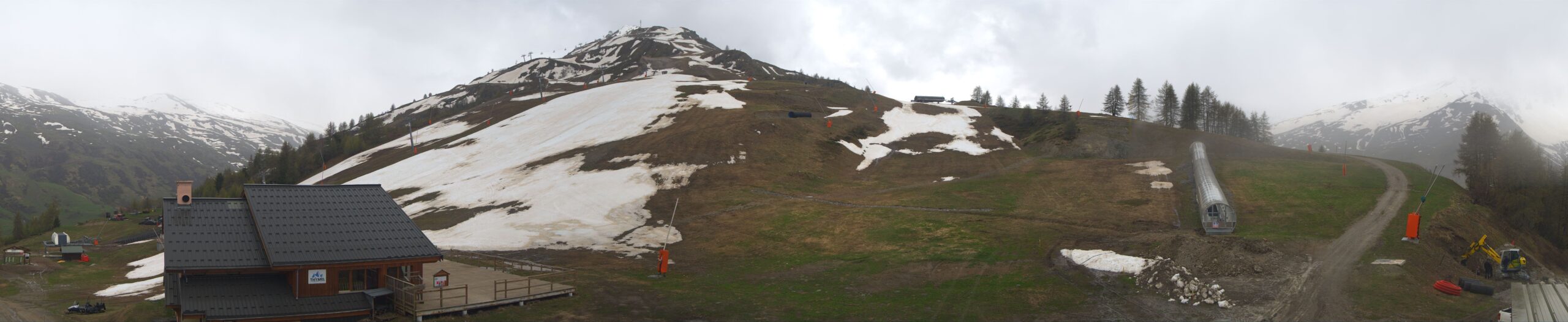 découvrez la webcam de valloire, votre fenêtre en temps réel sur les paysages alpins. suivez l'évolution des conditions météorologiques et admirez la beauté des montagnes tout au long de l'année.